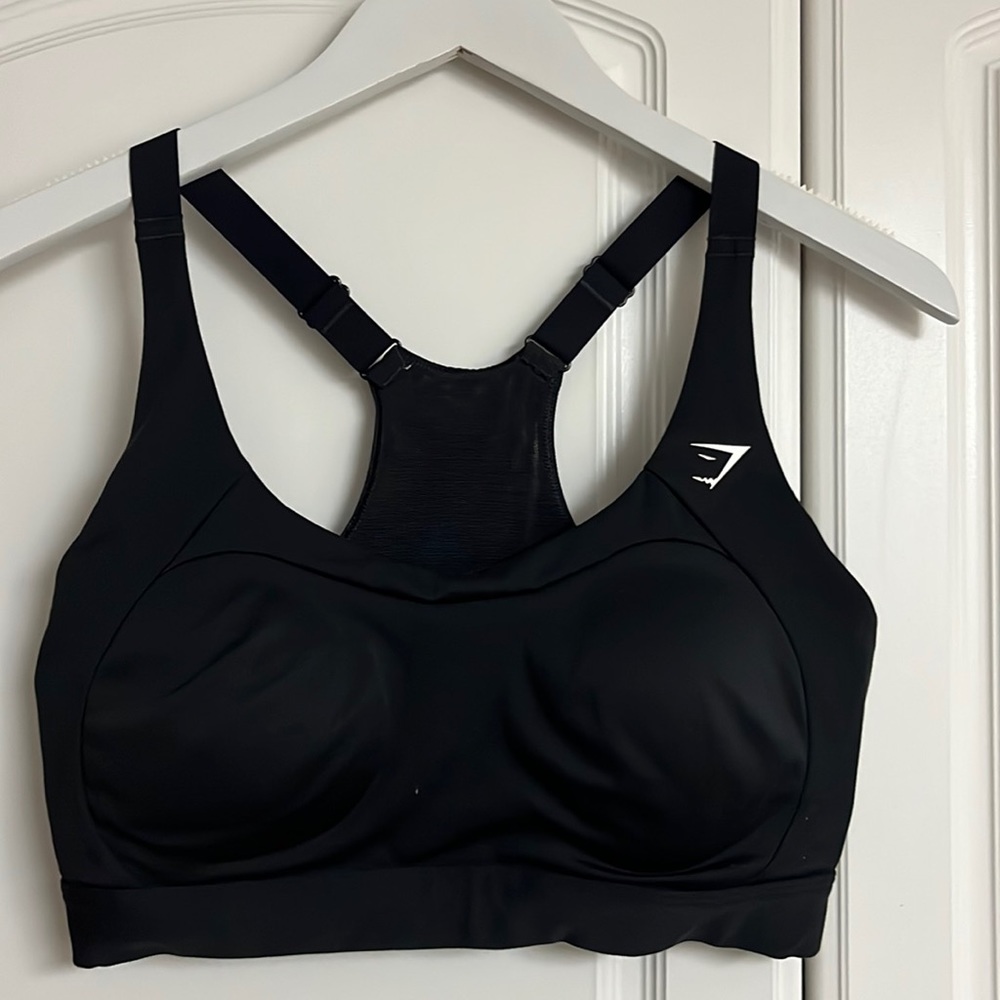 Gym shark adjustable sports bra.
Size: M
Color: black.
